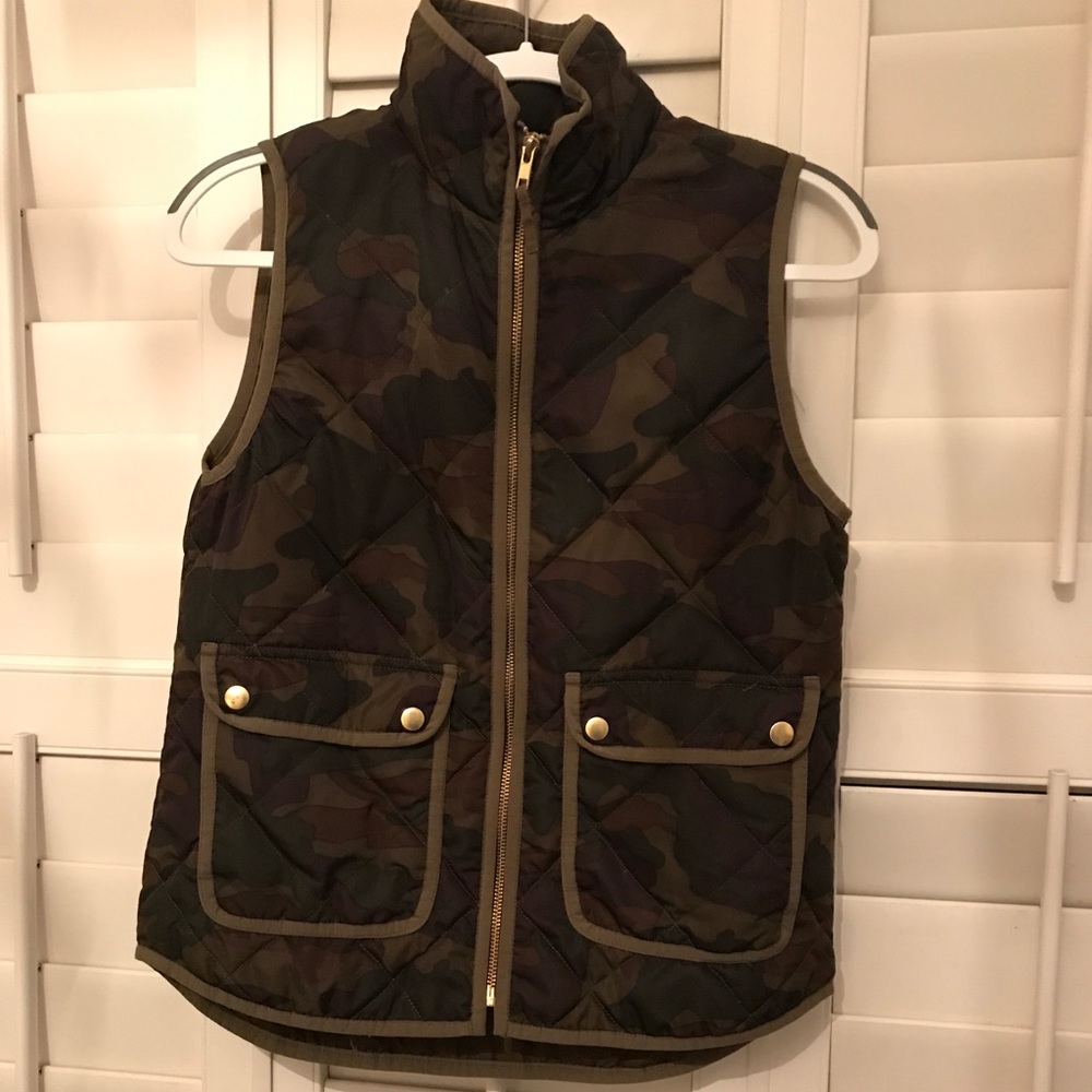 Jcrew camo vest in great condition
